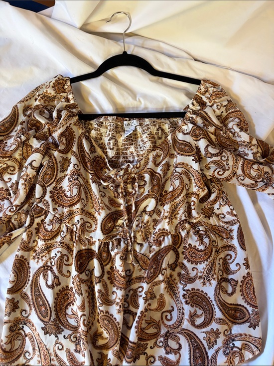 Rue21 Tops - Rue21 Cream and Brown Paisley Peasant Blouse